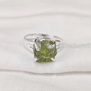 Mayorista Joyería de piedra en bruto Anillo para mujer Piedra preciosa de peridoto crudo natural Anillo bohemio de piedra NATAL DE AGOSTO Anillo de plata esterlina 925 - Product Image 4