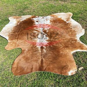 Vente en gros de peaux de cuir de vache pour la décoration intérieure Produits personnalisés pour ceinture meubles canapé chaussures bagages motif fini - Product Image 1
