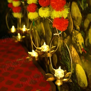 ดอกดาวเรืองแขวนผนังพร้อมที่ยึด5ft โลหะสำหรับดิวาลิงานแต่งงานงานปาร์ตี้ที่บ้านที่วางเทียนชาดอกบัว - Product Image 3