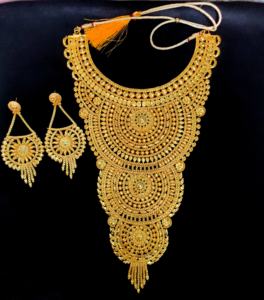 Boucles d'oreilles collier en plaqué or 22 carats personnalisées OEM serties de bijoux de style luxe à vendre par les exportateurs - Product Image 3