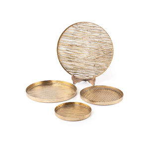 Plateau décoratif rond en métal émaillé gris gaufré floral pour dîner, cuisine, fête ou mariage - Product Image 6