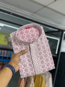 Ensemble pyjama Kurta élégant pour hommes Vêtements ethniques traditionnels pour mariages, festivals et événements culturels disponibles à la vente depuis l'Inde - Product Image 5