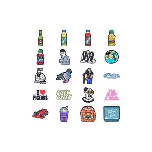 Insignias Tácticas Ecológicas de Goma Suave 3D con Diseños Divertidos de Personajes, con Imanes y Cuentas para Bolsos - Product Image 4