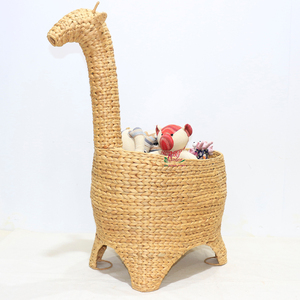 Artex Dong Thap Ecofriendly Jacinto de agua en forma de jirafa Artesanía Decorativa Hecha a mano Cesta de almacenamiento natural para el hogar Lavandería - Product Image 1
