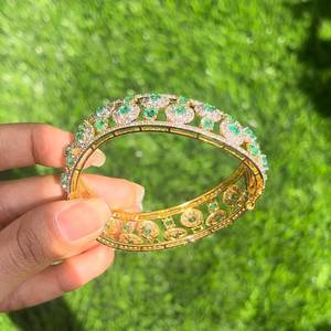 Brazalete elegante de oro amarillo verde esmeralda de 14K, joyería elegante para mujer, duradero, cómodo, de lujo, elección de regalo perfecta a la moda - Product Image 3