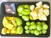 Meilleures ventes 2025 Contenant alimentaire jetable haut de gamme en plastique à 4 compartiments avec couvercle, couleur noire, fabriqué en usine au Vietnam, boîte à lunch à emporter