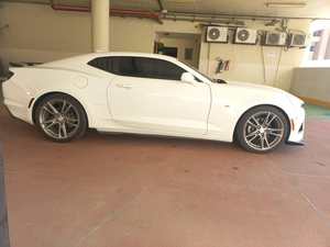 Camaro LS 4.5L V6 2024 d'occasion, berline AWD avec toit ouvrant panoramique, transmission automatique, sièges en cuir, caméra arrière 360° - Product Image 4