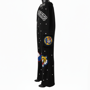 Pantalon évasé pour femme, tissu en maille polyester et élasthanne de haute qualité 300 GSM, noir, avec panneaux cargo évasés, logo personnalisé, pantalon pour femme - Product Image 3