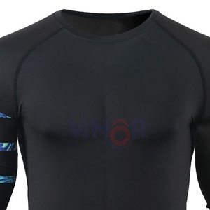 เสื้อป้องกันการผดผื่นสำหรับผู้ชาย MMA แบบแห้งเร็วระบายอากาศได้ดีมีขนาดและการออกแบบตามสั่ง - Product Image 4