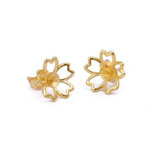 Boucles d'oreilles clous en forme de fleur en laiton plaqué or, minimalistes, avec fermoir à pression, connecteurs pour bijoux - Product Image 2