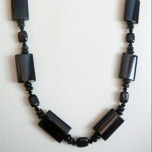 Collier en perles de résine faites à la main Craft Exim, bijoux de mode haut de gamme, élégant pour femmes, à porter en toutes saisons, idéal pour les fêtes, cadeau, exportation - Product Image 1