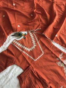 Costume Salwar en soie fabriqué à la main de créateur, robe longue pakistanaise Kameez Dupatta à la mode pour les cérémonies de mariage et de fête - Product Image 6