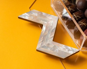 ถาดเสิร์ฟช็อกโกแลตอะคริลิคสำหรับห้องนั่งเล่น สำหรับเทศกาลรอมฎอนและอีด โอกาสพิเศษ ของตกแต่งโต๊ะหรูหรา ระดับไฮเอนด์ ประดับมุก - Product Image 5