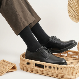 Chaussettes en coton mélangé de couleur unie pour le travail quotidien, avec un design classique et uni, durables pour une semaine entière, confort supérieur pour hommes - Product Image 1