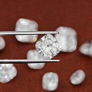 Diamante cultivado en laboratorio VVS de corte cojín de todos los tamaños certificado IGI 1-5 Ct para la fabricación de joyas al precio más bajo de la India - Product Image 2