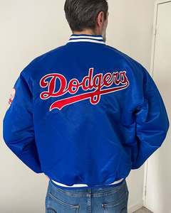 เสื้อแจ็คเก็ตซาตินแบบกำหนดเองสำหรับผู้ชาย เสื้อแจ็คเก็ตซาตินสำหรับทีมกีฬาเบสบอล ราคาขายส่ง เสื้อแจ็คเก็ตซาตินปี 2025 - Product Image 6