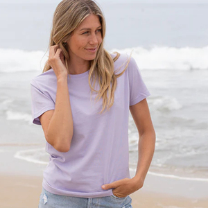 T-shirt à manches courtes pour femme, col rond, couleur lilas pastel, 100% coton biologique de luxe, pré-rétréci, certifié GOTS, t-shirt classique doux de qualité supérieure - Product Image 4