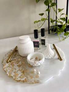 Bandeja de servicio de resina con asas y bandeja decorativa de resina para uso en la cocina, mesa de comedor u ocasiones especiales - Product Image 3