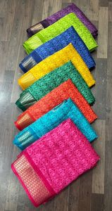 Saree ขอบผ้าไหมที่มีคุณภาพดีที่สุดผ้านุ่มทันสมัยสไตล์การพิมพ์ Saree กับเสื้อน้ำหนักงานแต่งงานปาร์ตี้และ Diwali ที่เหมาะสม - Product Image 2