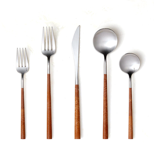 2024 mejor venta caliente elegante Acero inoxidable plata espejo pulido cubiertos 3 piezas Metal jungla juego de cubiertos para uso de boda - Product Image 6