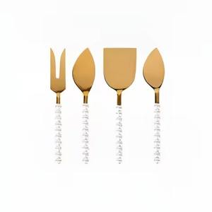 Ensemble de 3 couteaux à fromage en acier inoxydable avec manche en émail vert pour servir le fromage au petit-déjeuner. - Product Image 4