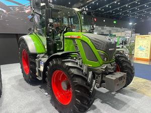 2026 Fendt 1038 VARIO Nuevo Tractor usado con motor Mitsubishi Vehículo agrícola de alto rendimiento - Product Image 6