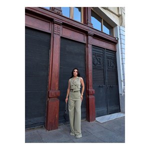 Completo gilet e pantaloni abbottonati da donna - Product Image 4