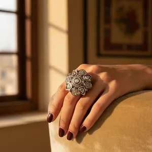 Bague de cocktail en or plaqué 22 carats avec diamants, motif floral, style vintage pour femme, sertissage pavé, pierre taille poire, bijoux fins - Product Image 2
