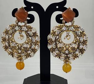 ต่างหูทองชุบดีไซน์เนอร์คุณภาพสูง สไตล์ดั้งเดิมประดับเพชรคุณภาพสูง สำหรับงานแต่งงานและงานปาร์ตี้ คอลเลคชั่นสำหรับผู้หญิงและเด็กผู้หญิง - Product Image 2