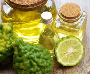 Aceite esencial de bergamota al por mayor grado farmacéutico/comestible para la piel y la cara certificado GMP suministro OEM los mejores precios competitivos 25kg - Product Image 2