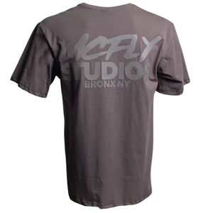 Camiseta minimalista con gráfico de estudio para hombres y mujeres, estampado de logotipo limpio, camiseta diaria premium de algodón gris - Product Image 2