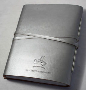 สมุดบันทึกกระดาษฝ้ายทำมือ ดีไซน์ทันสมัย ปกหนังแท้สั่งทำพิเศษ พร้อมโลโก้ด้านหน้าและด้านหลัง - Product Image 6