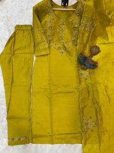 Fabricante y Proveedor de Moda Femenina: Kurti, Pantalón y Dupatta de Seda Marina de Alta Calidad con Bordado de Hilo - Product Image 6