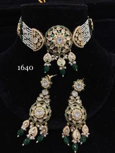 Ensemble de collier en moissanite Kundan de haute qualité, idéal pour les mariées et les demoiselles d'honneur, disponible en gros - Product Image 3