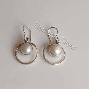 Boucles d'oreilles pendantes en argent faites à la main avec perles d'eau douce, bijoux élégants en perles, cadeau de mariage pour elle - Product Image 5