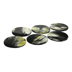 Posavasos Cuadrados de Cuerno Genuino Estilo Clásico Elegancia Terrenal, 5mm de Grosor, Ecológicos y Hechos a Mano - Product Image 5