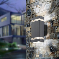 Applique murale extérieure LED carrée haut et bas Aluminium Imperméable Luminaire extérieur Température de watt personnalisée