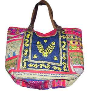 Sac ethnique en coton de grande capacité avec art tribal et motifs multicolores, parfait pour les tenues ethniques ou Fusion - Product Image 1
