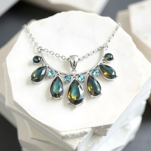 Vente en gros de collier de Labradorite bleue en forme de goutte d'eau tendance chaîne en or 18 carats avec placage rhodium bijoux de fête - Product Image 2