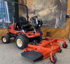 Tondeuse à gazon Kubota F2690 d'occasion à montage frontal, adaptée à la coupe de l'herbe, aux travaux d'aménagement paysager, à l'entretien des terrains et à l'entretien des propriétés. - Product Image 6