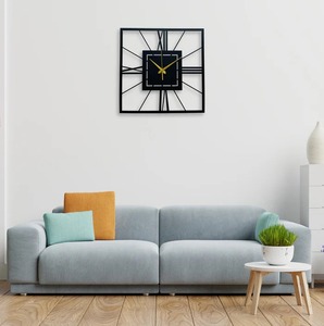 Reloj de pared romano cuadrado de Metal negro de diseñador pieza de declaración clásica perfecta para la oficina en casa contemporánea y las paredes del dormitorio - Product Image 3