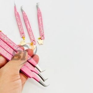 แหนบสีชมพูสำหรับต่อขนตา พร้อมจี้รูปผีเสื้อ ทำจากสแตนเลส ปลายเรียบ - Product Image 3