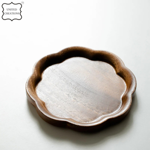 Meilleure vente de caboteur rond en ardoise en bois de style classique support de tasse à thé en bois de hêtre naturel de forme fantaisie personnalisé avec bracelet en laiton - Product Image 2