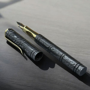 Bolígrafo de Acero de Damasco Hecho a Mano, Cuerpo de Metal Sólido, Patrón Único en Capas, Herramienta de Escritura EDC de Lujo, Regalo Corporativo de Alta Gama - Product Image 3