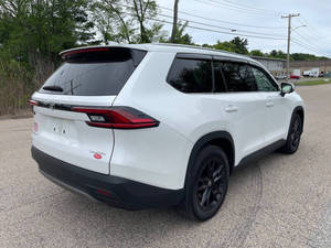 Grandd Highlanderr Hybriid Limitd AWD Limitd 4dr S.U.V 2025 - Product Image 5