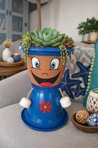 Pot de fleurs bleu Lauren NF, marque privée, pot de jardin décoratif en plastique peint à la main, pot de bureau style bohème en forme de visage - Product Image 2