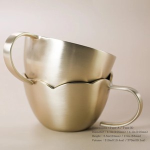 Plato de servicio redondo de latón tradicional con acabado liso, perfecto para cocina, mesa de comedor, decoración festiva y uso en hoteles - Product Image 2