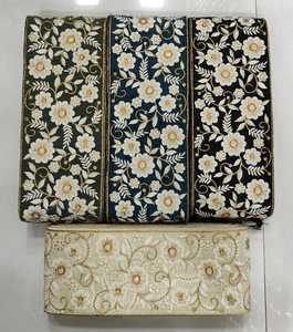 Lacets brodés à la machine sur mesure dans des motifs floraux et en cinq couleurs pour les robes de mariée de 2.5 pouces de largeur. - Product Image 6