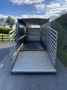 Camión de ganado bastante usado disponible a granel para transporte de ganado Remolque de ganado a la venta - Product Image 4