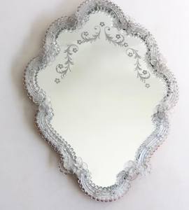 Miroir en verre de Murano vénitien gravé à la main, soufflé à la main, fleurs, style du milieu du siècle - Product Image 1